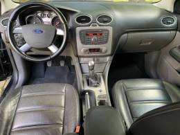 FORD - FOCUS - 2011/2012 - Preta - R$ 43.800,00