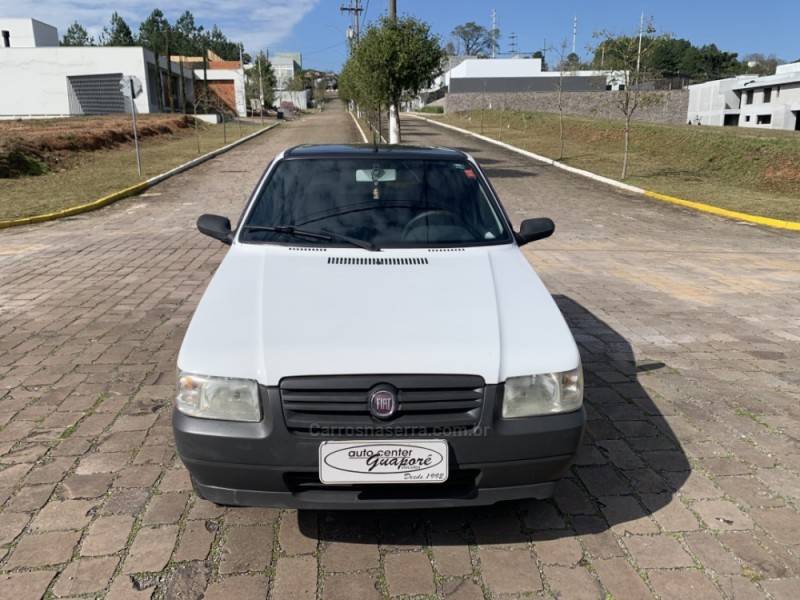 FIAT - UNO - 2010/2011 - Branca - R$ 30.800,00