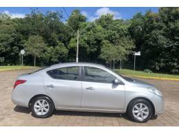 NISSAN - VERSA - 2012/2013 - Prata - Sob Consulta