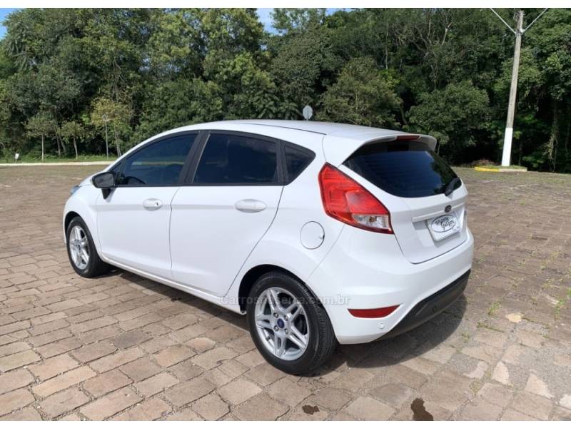 FORD - FIESTA - 2018/2018 - Branca - R$ 59.800,00