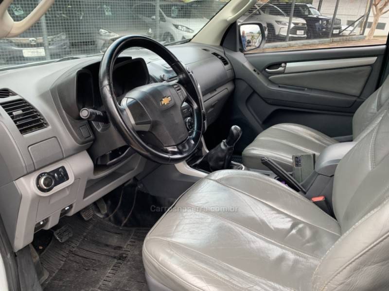 CHEVROLET - S10 - 2012/2013 - Prata - R$ 96.800,00