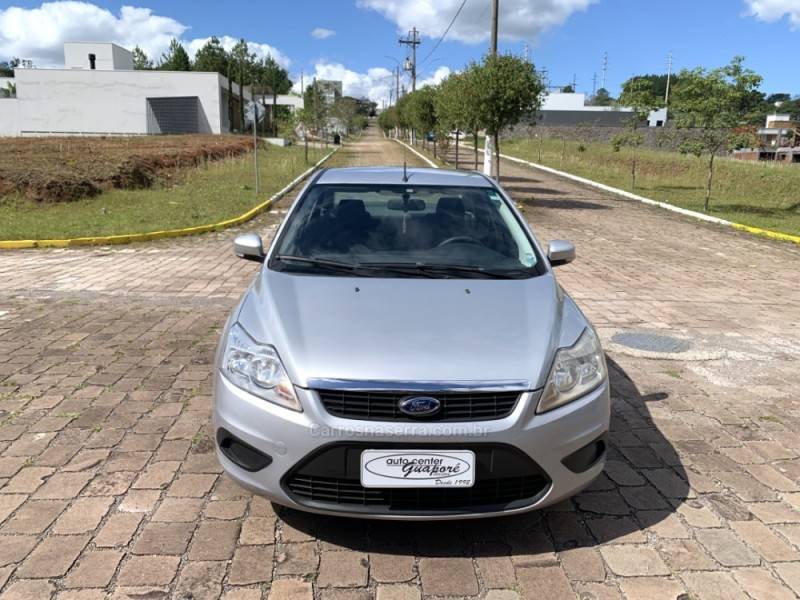 FORD - FOCUS - 2008/2009 - Prata - R$ 35.800,00