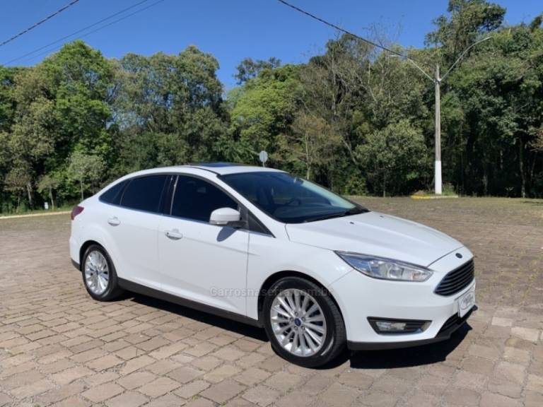 FORD - FOCUS - 2016/2017 - Branca - Sob Consulta