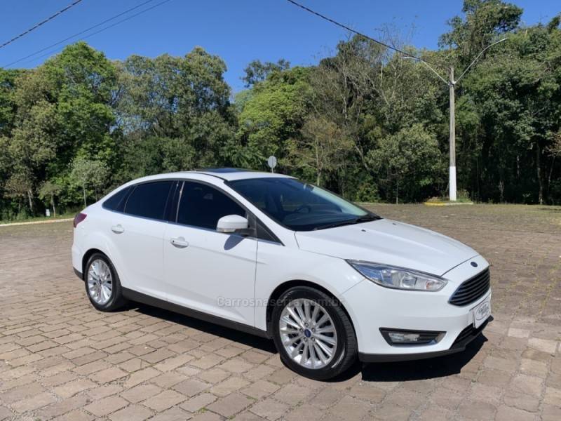 FORD - FOCUS - 2016/2017 - Branca - Sob Consulta