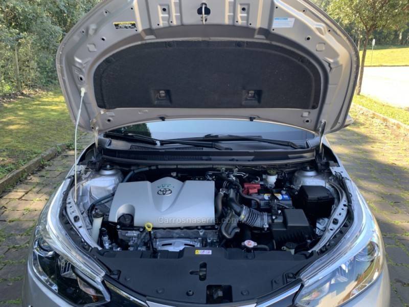 TOYOTA - YARIS - 2019/2020 - Cinza - R$ 87.800,00