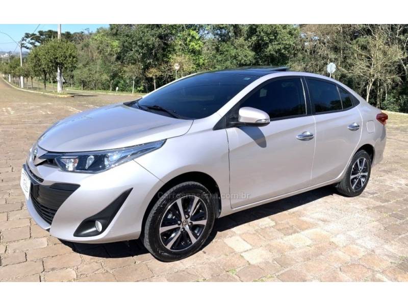 TOYOTA - YARIS - 2019/2020 - Cinza - R$ 87.800,00