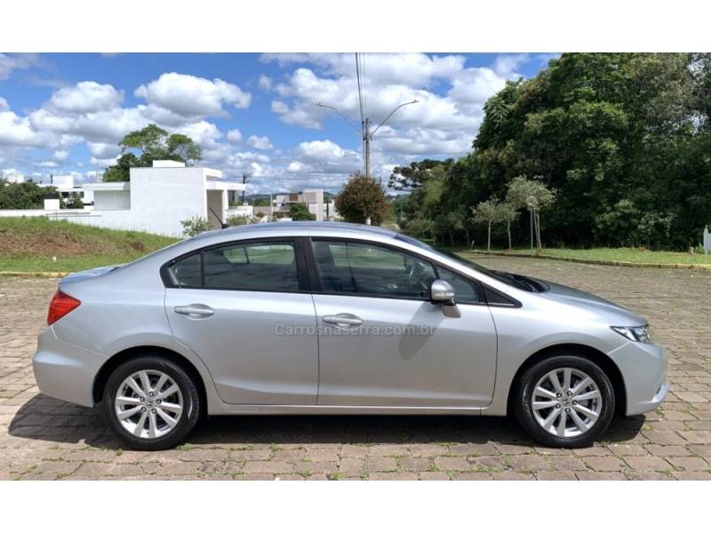 HONDA - CIVIC - 2013/2014 - Prata - R$ 73.800,00