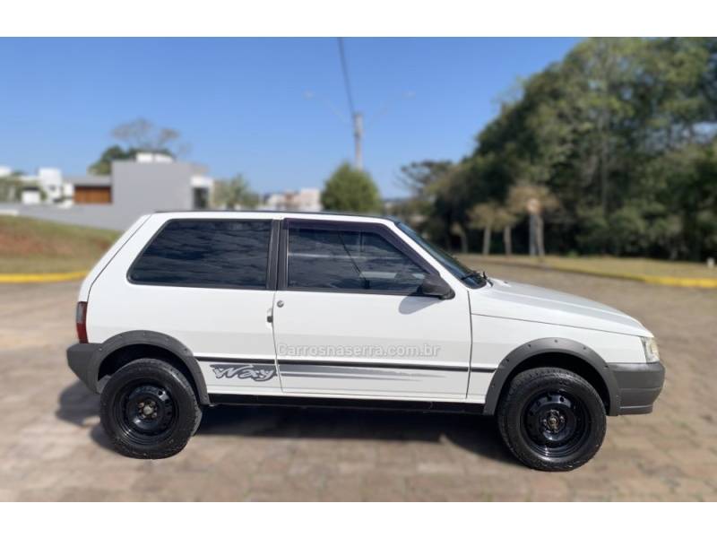 FIAT - UNO - 2010/2011 - Branca - R$ 30.800,00