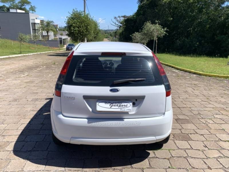 FORD - FIESTA - 2011/2012 - Branca - R$ 28.800,00