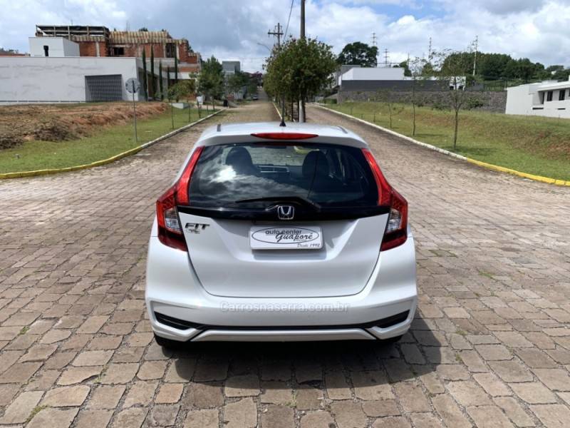 HONDA - FIT - 2019/2020 - Branca - R$ 87.800,00