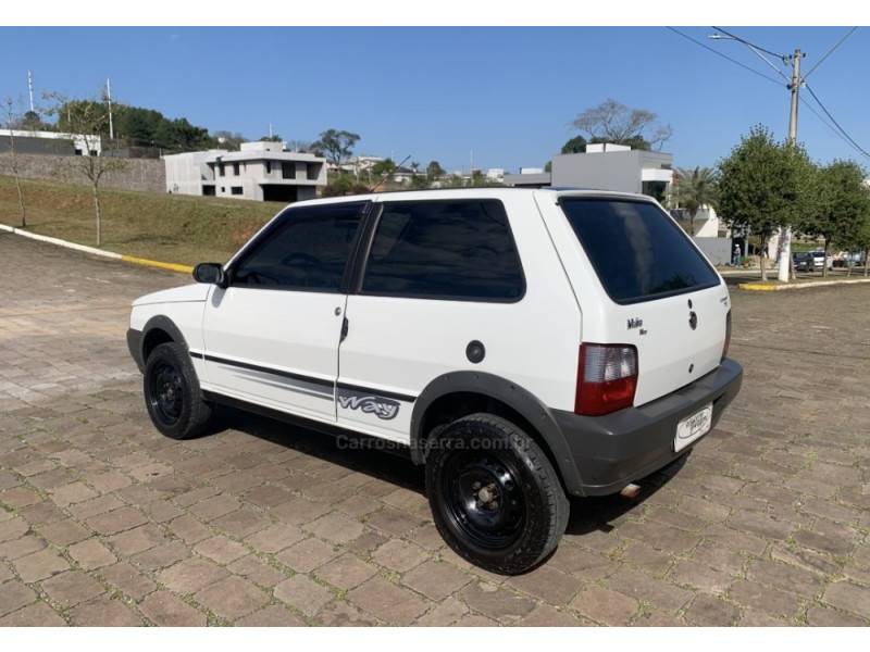 FIAT - UNO - 2010/2011 - Branca - R$ 30.800,00