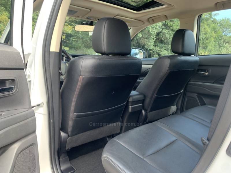 MITSUBISHI - OUTLANDER - 2014/2015 - Branca - R$ 75.800,00