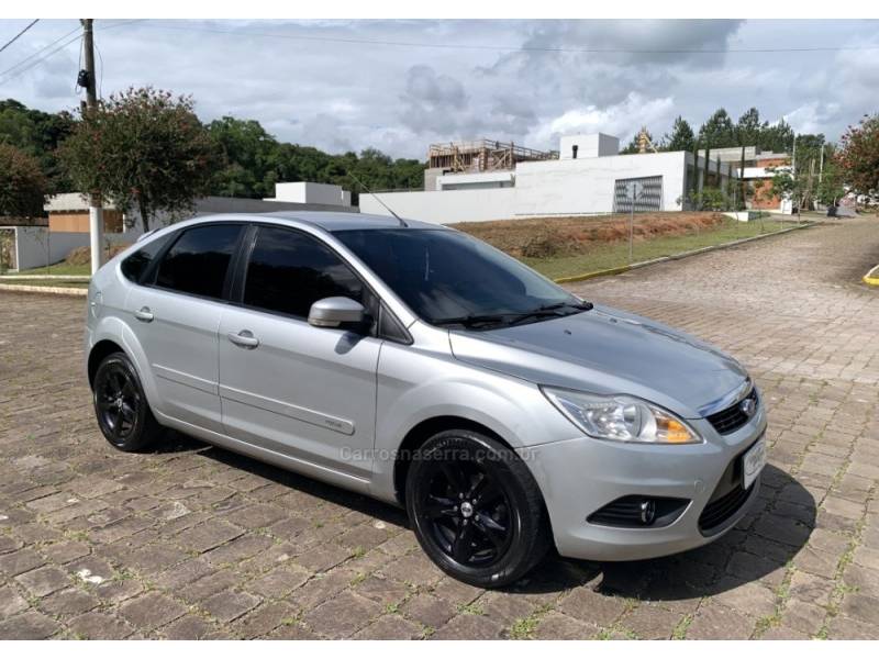 FORD - FOCUS - 2009/2009 - Prata - R$ 36.800,00