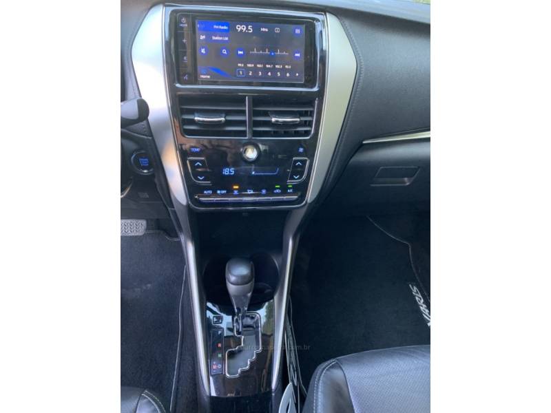 TOYOTA - YARIS - 2019/2020 - Cinza - R$ 87.800,00