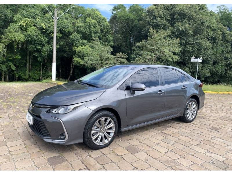 TOYOTA - COROLLA - 2021/2022 - Cinza - R$ 134.800,00
