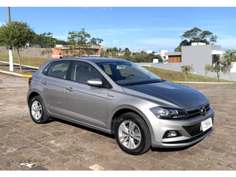 VOLKSWAGEN - POLO - 2018/2018 - Prata - R$ 73.800,00