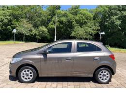 CHEVROLET - ONIX - 2013/2014 - Marrom - R$ 44.800,00