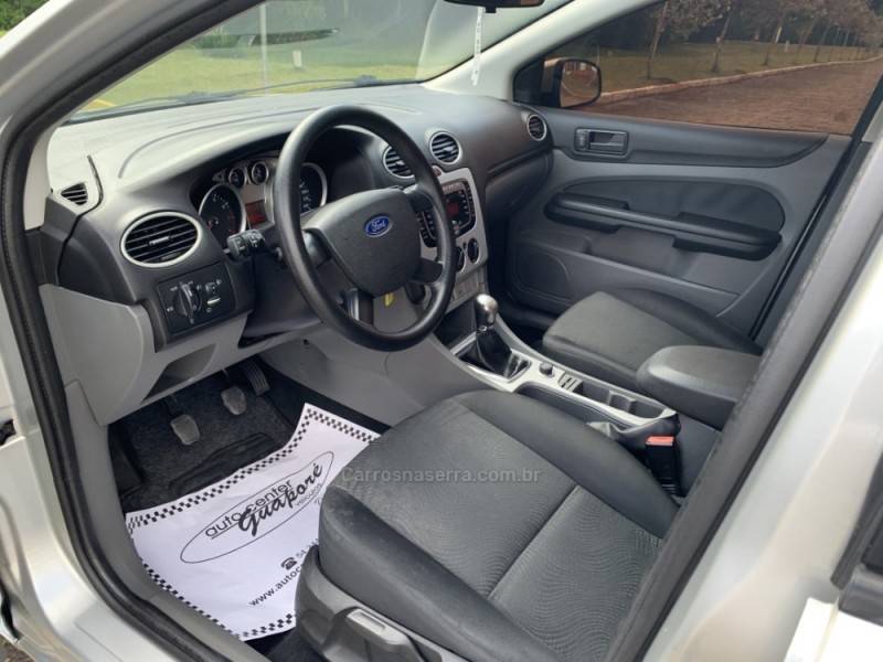 FORD - FOCUS - 2009/2009 - Prata - R$ 36.800,00