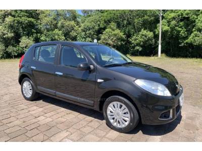 RENAULT - SANDERO - 2011/2012 - Preta - R$ 34.800,00