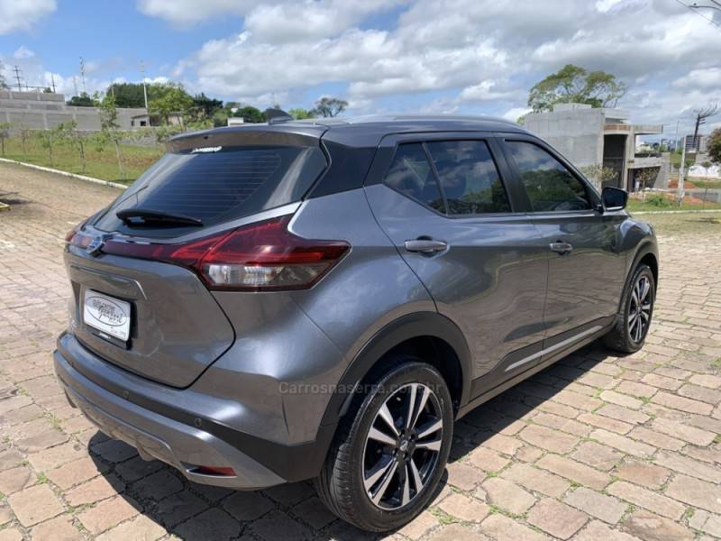 NISSAN - KICKS - 2021/2022 - Cinza - R$ 103.800,00