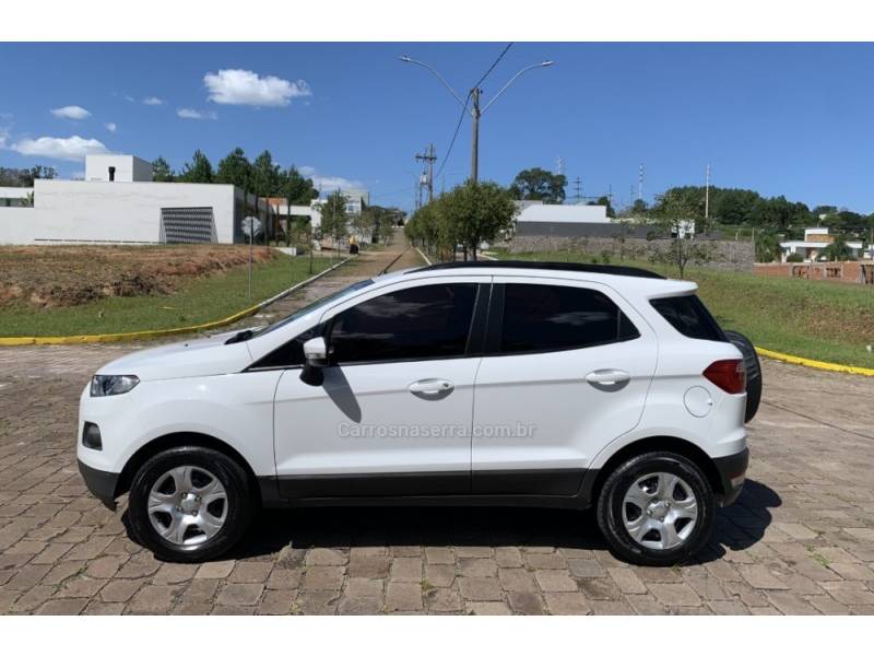 FORD - ECOSPORT - 2016/2017 - Branca - R$ 61.800,00