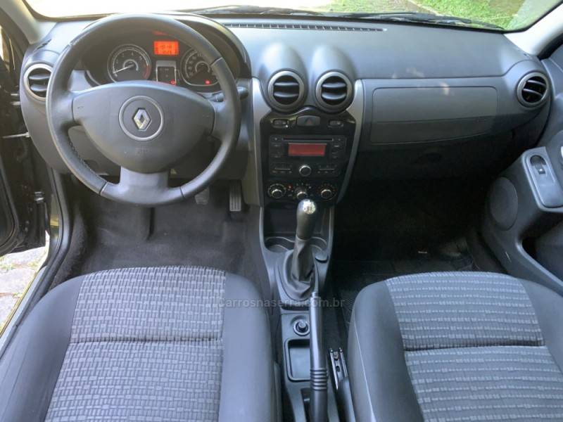 RENAULT - SANDERO - 2011/2012 - Preta - R$ 34.800,00