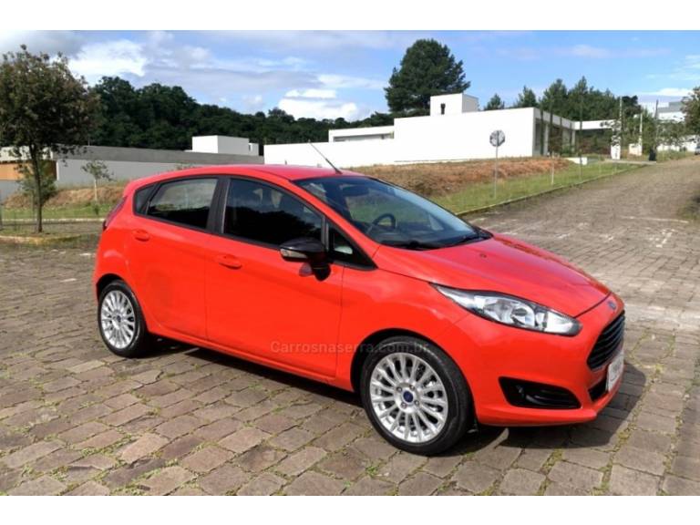 FORD - FIESTA - 2017/2017 - Vermelha - R$ 58.800,00