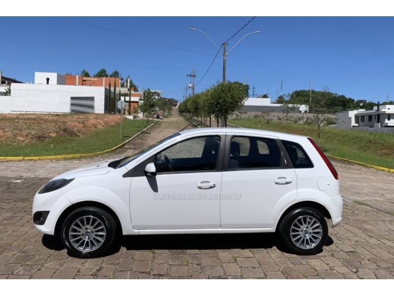FORD - FIESTA - 2011/2012 - Branca - R$ 28.800,00